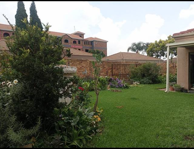 3 BEDROOM CLUSTER FOR SALE IN RAVENSWOOD
